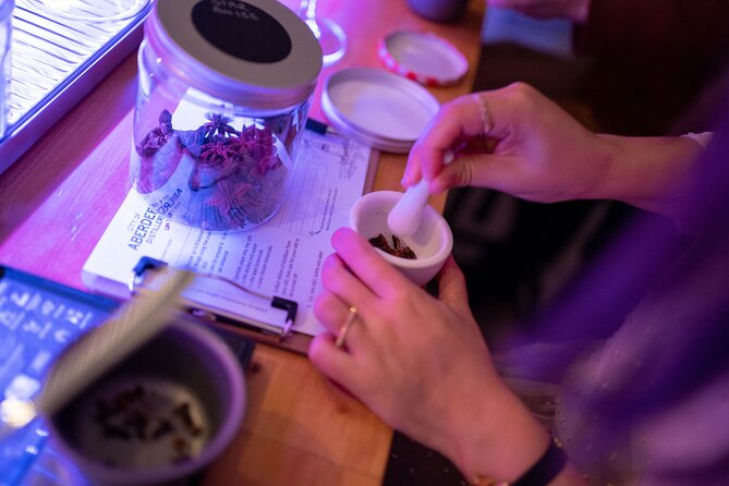 2 hour Gin School Experience in Aberdeen - Learning how gin gets its flavor