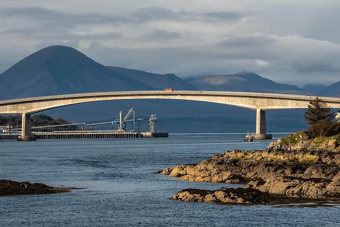 3-Day Isle of Skye Inverness Highlands and Glenfinnan Viaduct Tour from Edinburgh - The guide can make or break the long drives