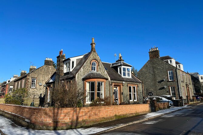 5 Days English Speaking Course Around Edinburgh - Accommodation, meals, and the small-group setting