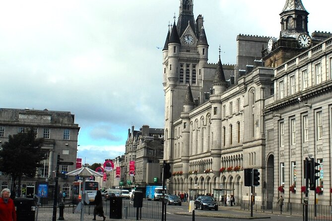 500 Years of Crime and Punishment: A Self-Guided Audio Tour - The Green, street art, and a child-snatching gang