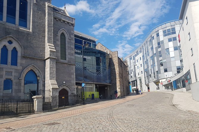 500 Years of Crime and Punishment: A Self-Guided Audio Tour - The Mercat Cross and a queen’s answer to treason