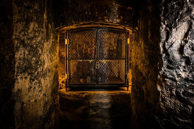 90min Underground Whisky Tasting in Edinburgh's Old Town - History, geography, and a little good-natured patter
