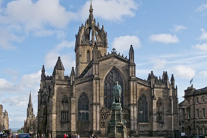 A History of Witchcraft in Edinburgh: A Self-Guided Audio Tour - Bake House Close and the first witchcraft stories