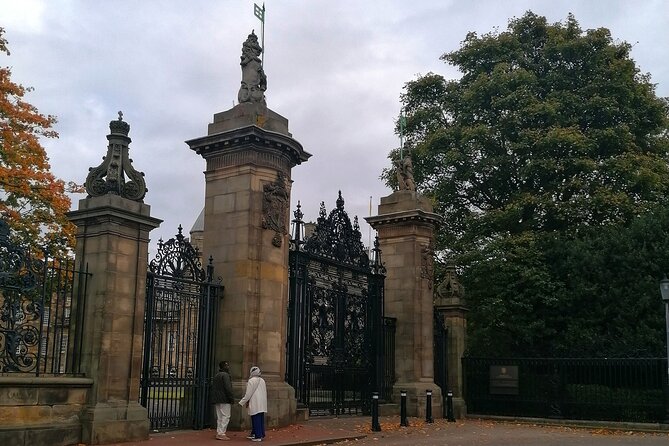 A History of Witchcraft in Edinburgh: A Self-Guided Audio Tour - Walking the Royal Mile toward Castlehill