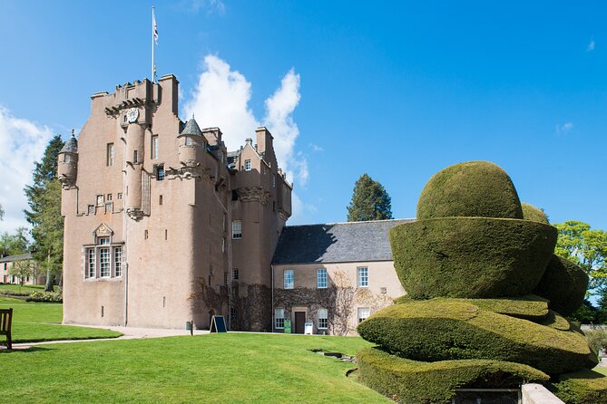 Aberdeen Airport/Train/Harbour transfer & Private Guided Tour - Crathes Castle: Painted Ceilings and Yew Hedges