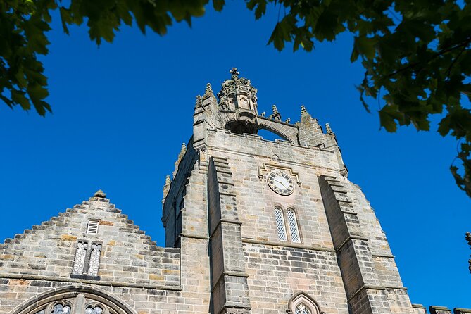Aberdeen Historical Walking Tour - The Old Town House and its curious hidden grate