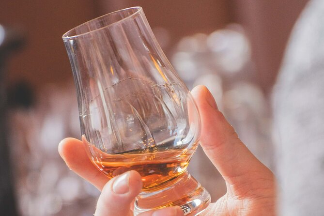 Cellar Of Scotland Walking Tour, taste Edinburgh's finest drinks - Crossing from the New Town into the Old Town