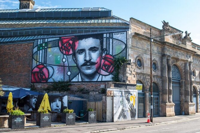 Charles Rennie Mackintosh Walking Tour: Saturdays 10am - The Daily Record Building’s color and design
