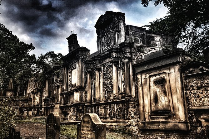 City of the Dead Haunted Graveyard Tour - Entering Greyfriars Kirkyard after dark