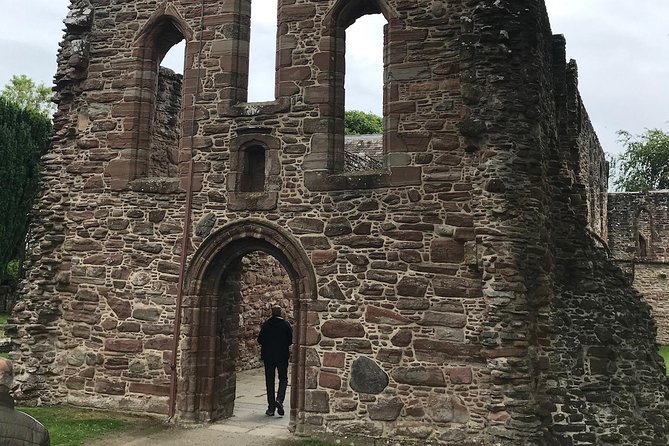Culloden Battlefield, Clava Cairns and Loch Ness, Urquhart Castle - Timing, pickups, and the shape of the day