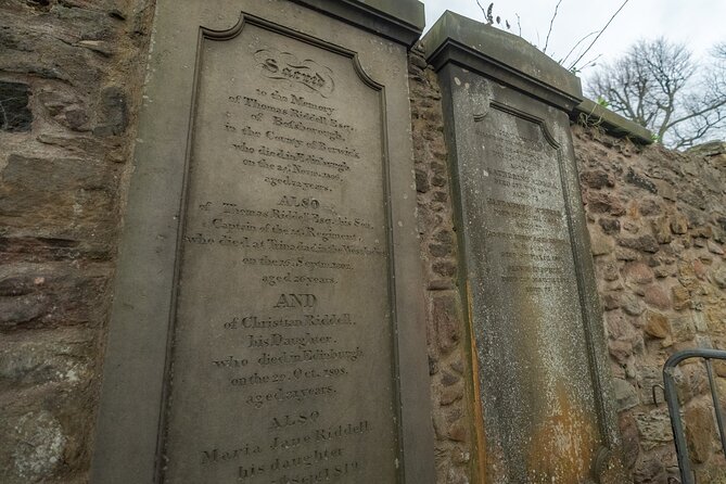 Dark History and Ghost Tour of Edinburgh - Advocates Close and the narrow-street effect