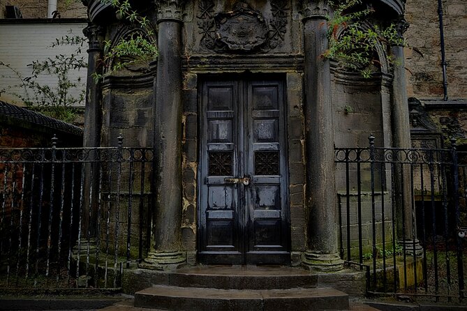 Dark History and Ghost Tour of Edinburgh - Mercat Cross and Edinburgh’s grim public life