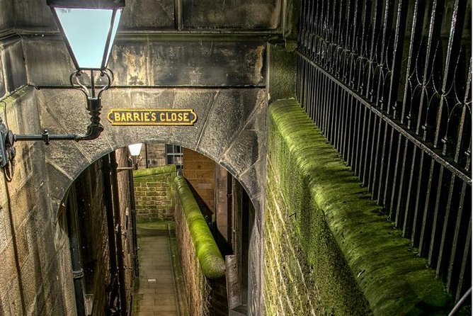 Edinburgh 2 Hour Nighttime Ghost Tour Italian Tour Guide - Why Edinburgh works so well for a ghost walk