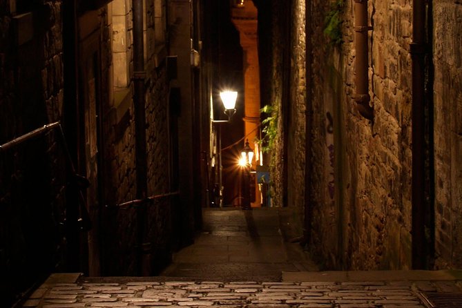 Edinburgh 2 Hour Nighttime Ghost Tour Italian Tour Guide - Greyfriars and the question of the exact route