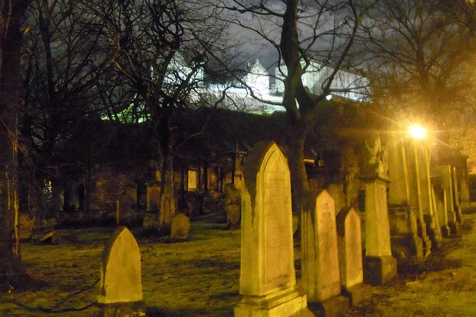 Edinburgh 2 Hour Nighttime Ghost Tour Italian Tour Guide - Calton Hill as the closing point