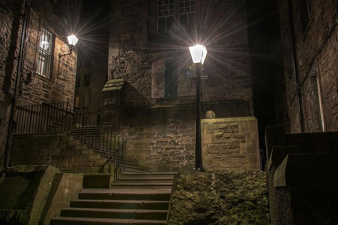 Edinburgh 2 Hour Nighttime Ghost Tour Italian Tour Guide - Is $20.59 a fair price?