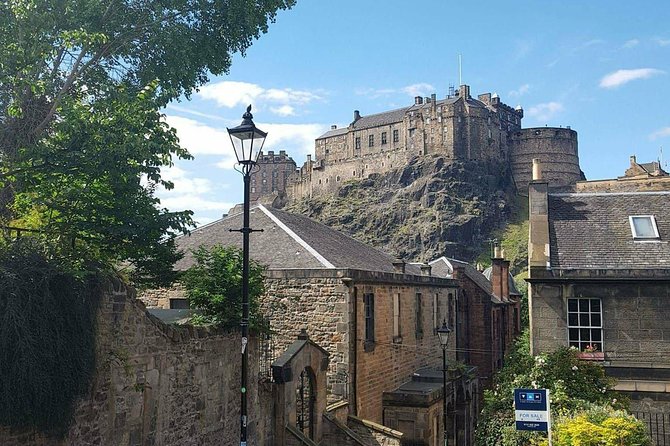 Edinburgh Castle Guided Walking Tour in English - Why the Guides Receive So Much Praise