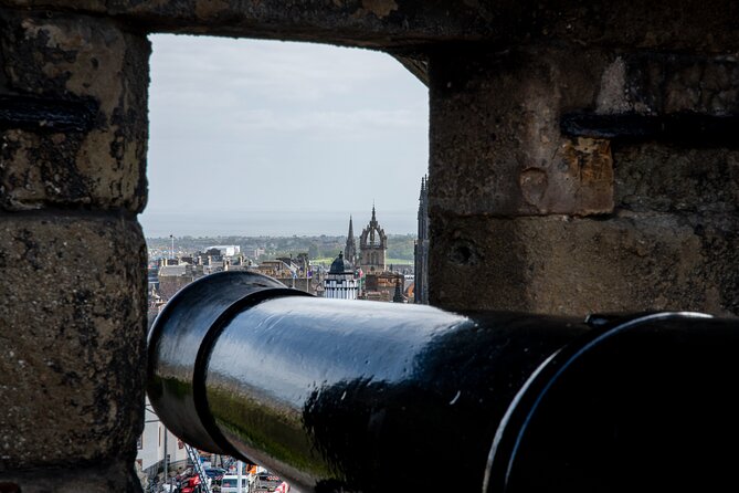 Edinburgh Castle: Guided Walking Tour with Entry Ticket - Weather Is a Serious Part of the Experience
