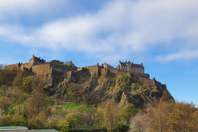 Edinburgh Castle Highlights Tour with Tickets, Map, and Guide - Crown Square, the Royal Palace, and the Scottish Crown Jewels