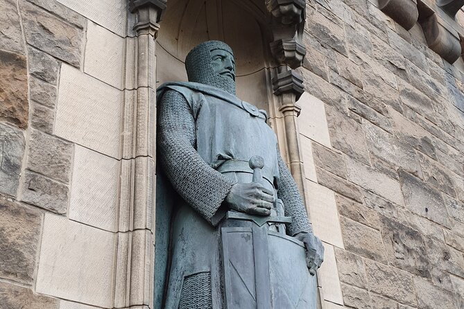 Edinburgh Castle Highlights Tour with Tickets, Map, and Guide - Walking, weather, bags, and timing
