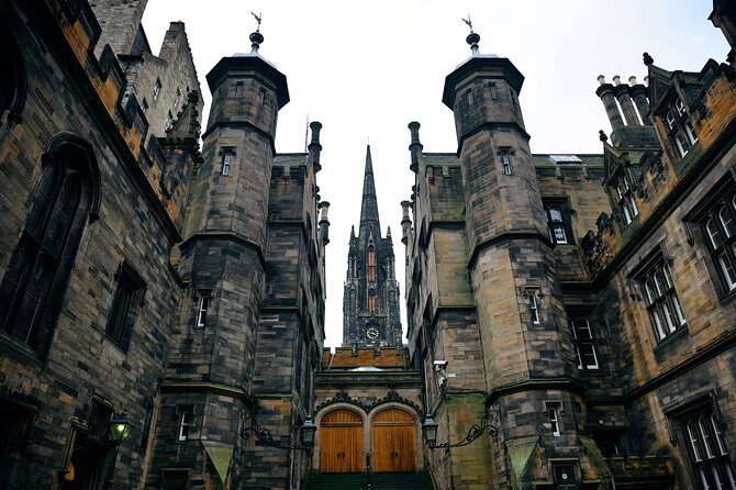 Edinburgh Castle & Old Town Small Group Guided Tour - Greyfriars Kirkyard, literary links, and a famous dog
