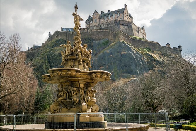 Edinburgh City of Wizards Exploration Game and Tour - Riddle’s Close and the pleasure of looking up