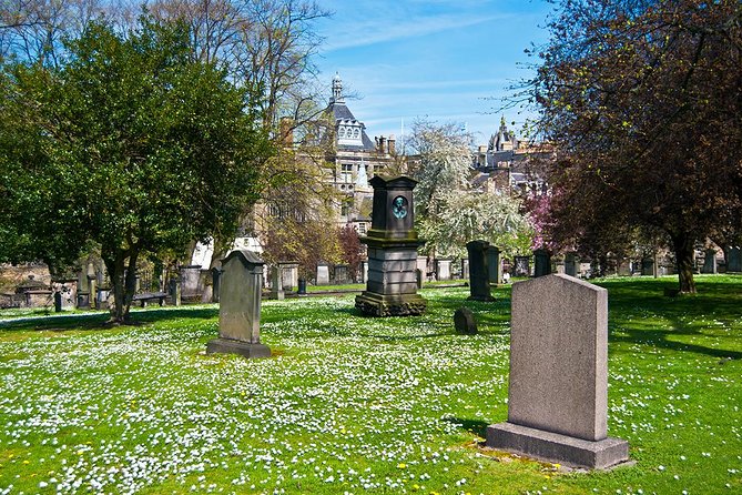 Edinburgh Darkside Walking Tour: Mysteries, Murder and Legends - Weather, walking, and group size