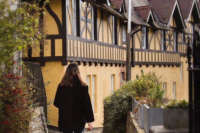 Edinburgh: Dean Village & New Town Walking Tour - St. Andrew Square and the colonial story