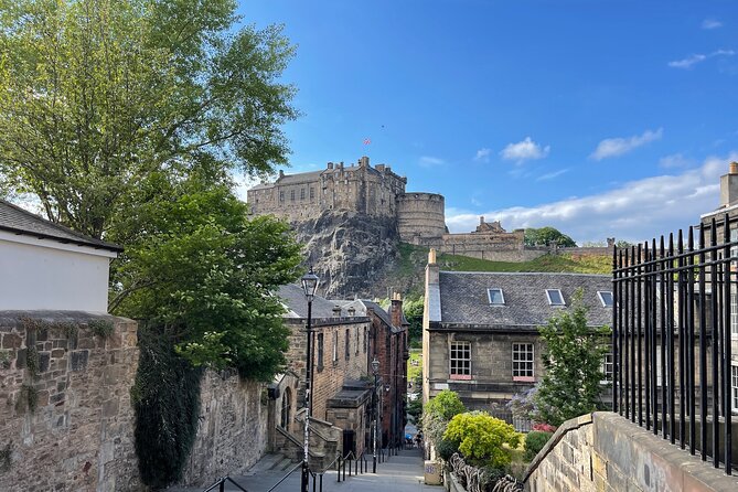 Edinburgh Experience By Car - A private car gives you Edinburgh in broad strokes