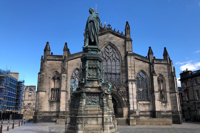Edinburgh Experience By Car - Edinburgh Castle from the outside