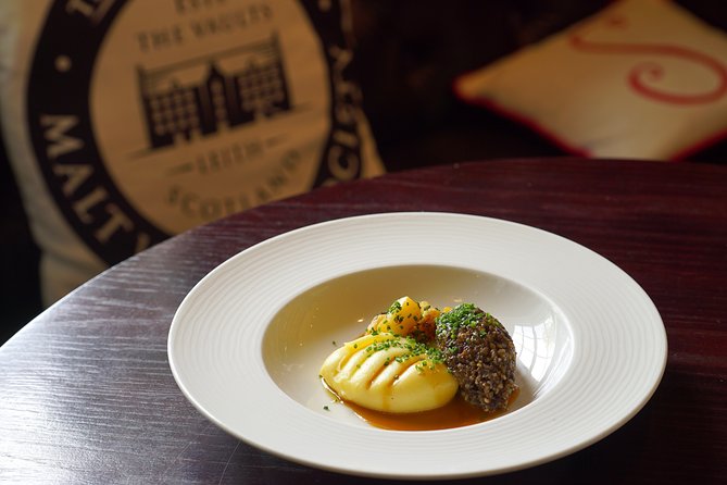 Edinburgh Food & Drink Tour with EatWalk Tours - Edinburgh Castle and the Royal Mile