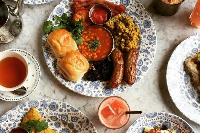 Edinburgh Food Tour with a Local Foodie Custom & Private - Dumplings, pubs, and a drink