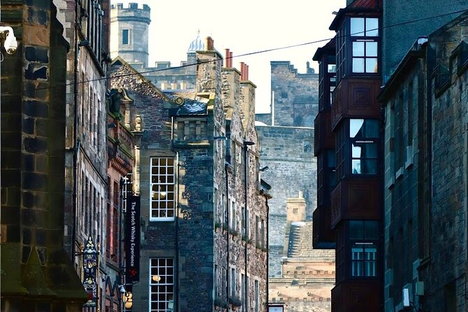 Edinburgh Food Tour with Scotch, Haggis, a Secret Dish & More - Learning to drink Lowland single malt