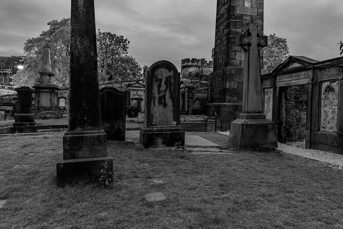 Edinburgh Ghost Tour: Mysteries, Legends and Murders - A night walk through Edinburgh’s darker past