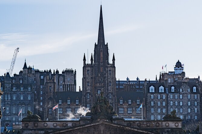 Edinburgh Ghost Tour: Mysteries, Legends and Murders - The guide makes or breaks the evening