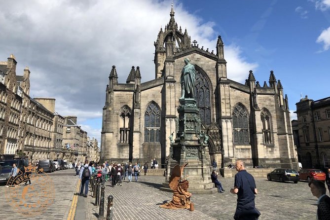 Edinburgh Half Day Guided Private Tour in a Premium Minivan - Old Town: 90 minutes of Edinburgh’s darker stories