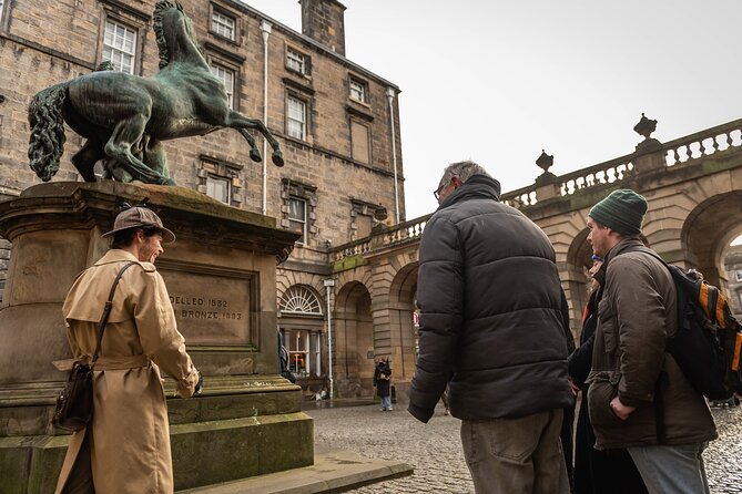 Edinburgh Historical Gems Tour with Whisky & Local Flavours - Finishing at Holyrood Palace