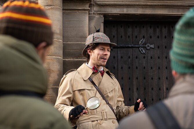 Edinburgh Historical Gems Tour with Whisky & Local Flavours - Reading the Royal Mile beyond the main street