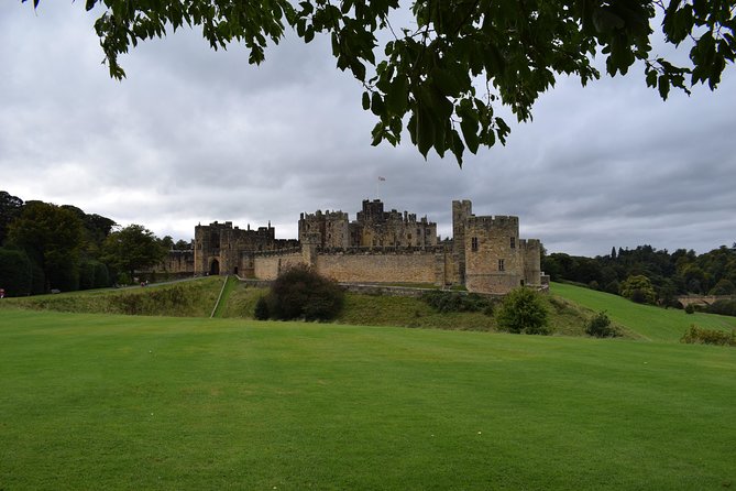 Edinburgh: Holy Island, Alnwick Castle & Kingdom of Northumbria - The Driver-Guide Makes or Breaks the Day