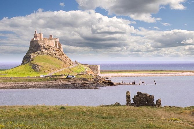 Edinburgh: Holy Island, Alnwick Castle & Kingdom of Northumbria - Alnwick Castle, Gardens, and Film Fame