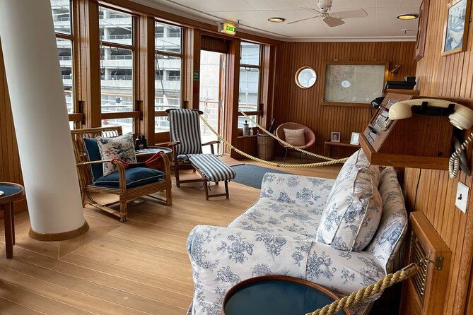 Edinburgh Luxury Private Day Tour from Edinburgh - Holyroodhouse and the foot of the Royal Mile