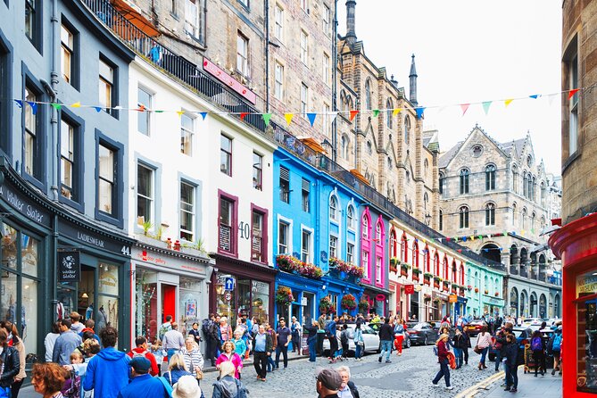 Edinburgh Old Town: Professional Photoshoot & Edited Photos - Why a 15-minute Edinburgh photoshoot can make sense