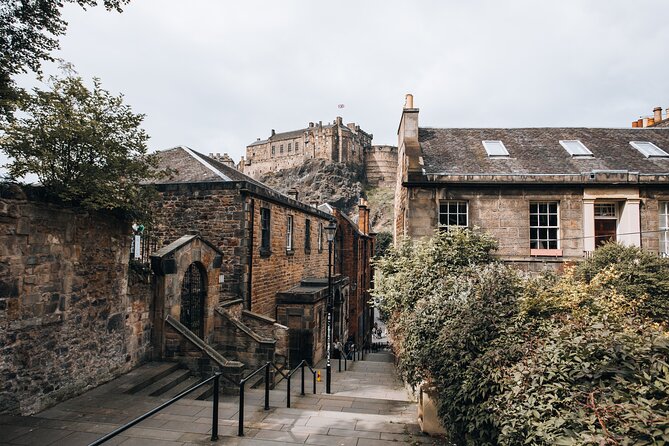 Edinburgh: Old Town's Highlights Walking Tour - Key points at a glance