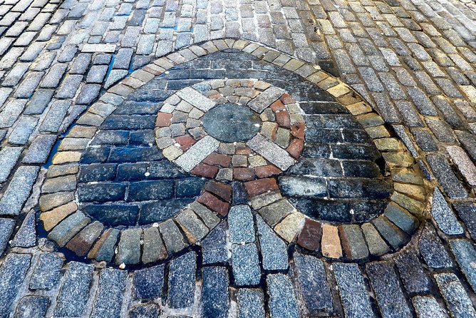 Edinburgh - Old Town Stories - The Royal Mile and buildings that disappeared