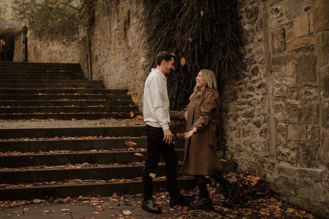 Edinburgh Photo Shoot - capture your memories ! - Walking the High Street toward Edinburgh Castle