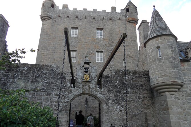 Edinburgh Private Walking Tour - Guide styles and the value of personal attention