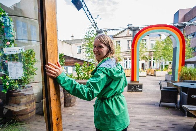 Edinburgh: Pubs & History Walking Tour with Beer Tasting - How the guides shape the experience