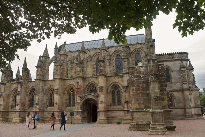 Edinburgh: Rosslyn Chapel, the Borders & Glenkinchie Distillery - Who will enjoy this outing most