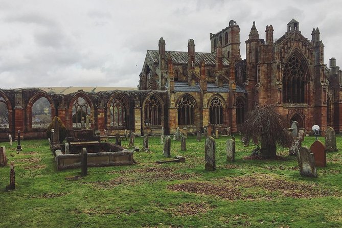 Edinburgh: Rosslyn Chapel, the Borders & Glenkinchie Distillery - Melrose, lunch, and a closed abbey church