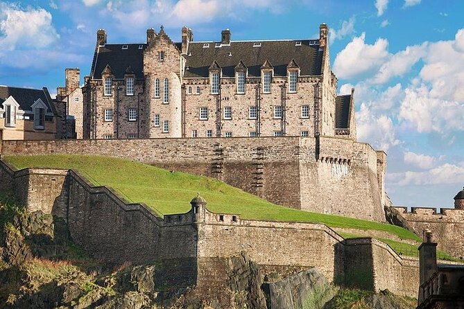 Edinburgh Skip-the-Ticket-Line Castle Walking Tour - The Crown Jewels and Stone of Destiny